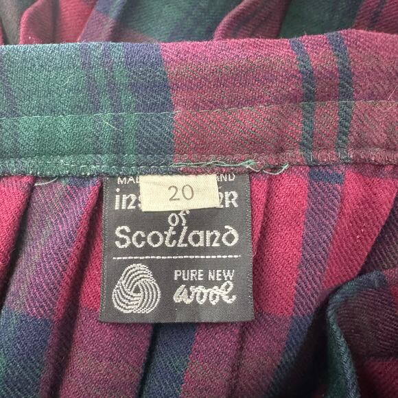 VTG Authentic INSHMOHR of SCOTLAND Plaid Wrap Kilt Red Green Buckle Sz 20-W31 - Picture 4 of 8